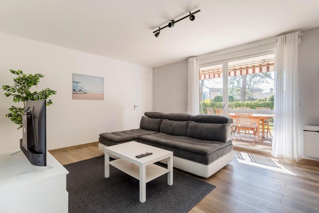 Suite Granges En Rez-De-Jardin Pour 4 Voyageurs Lyon Exterior photo