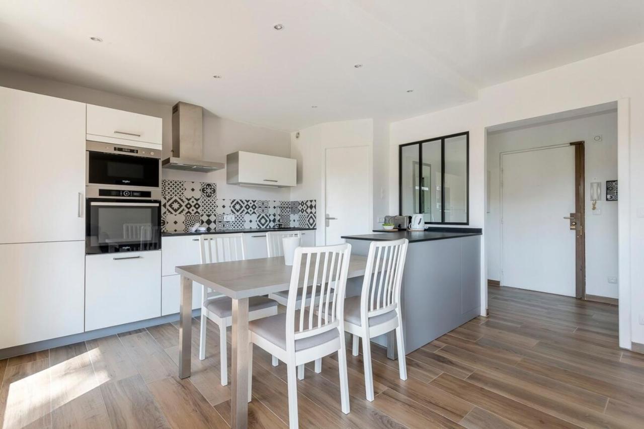 Suite Granges En Rez-De-Jardin Pour 4 Voyageurs Lyon Exterior photo