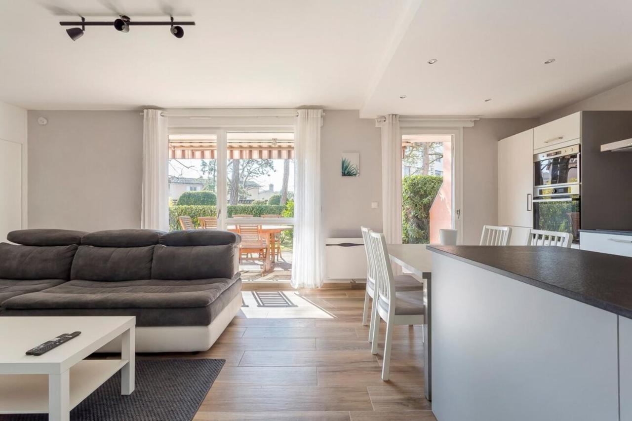 Suite Granges En Rez-De-Jardin Pour 4 Voyageurs Lyon Exterior photo