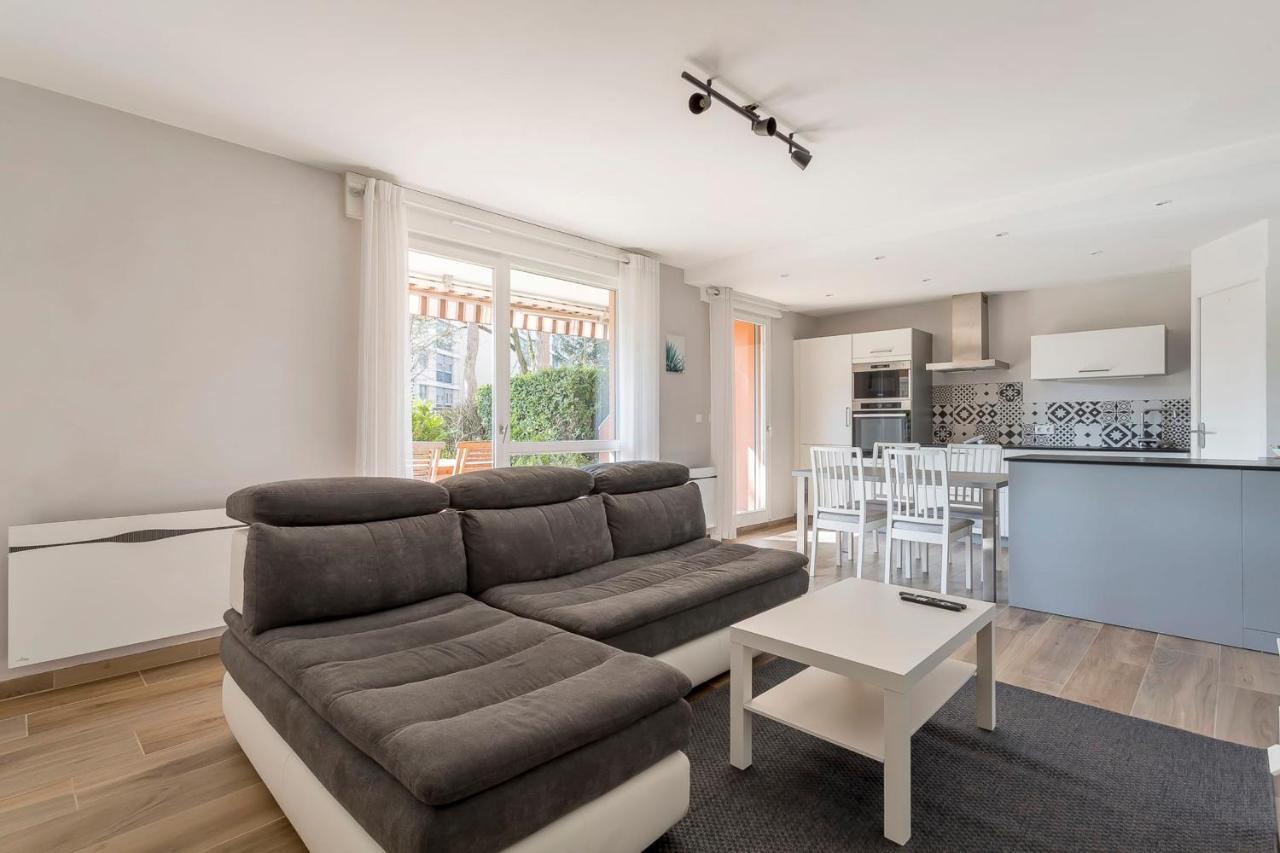 Suite Granges En Rez-De-Jardin Pour 4 Voyageurs Lyon Exterior photo