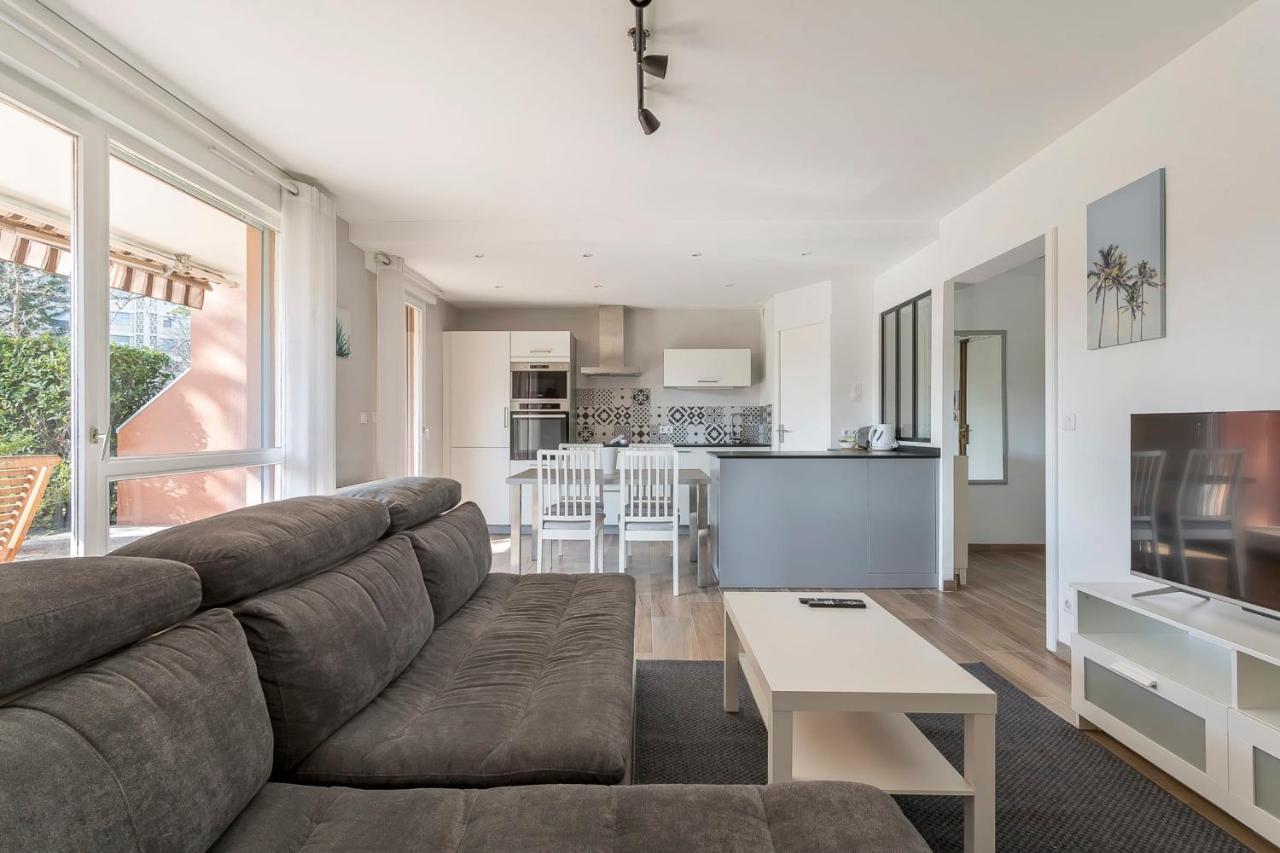 Suite Granges En Rez-De-Jardin Pour 4 Voyageurs Lyon Exterior photo