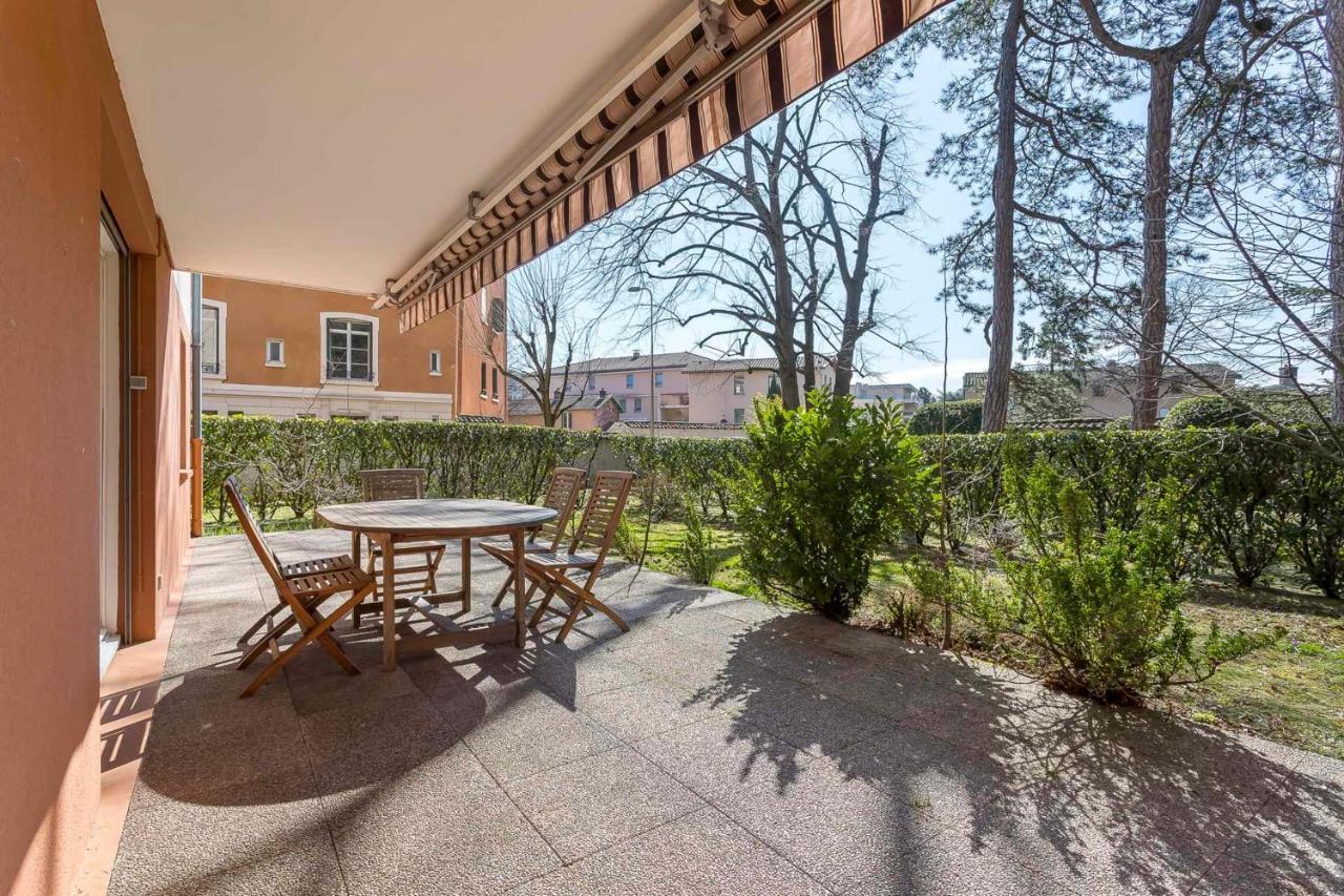 Suite Granges En Rez-De-Jardin Pour 4 Voyageurs Lyon Exterior photo
