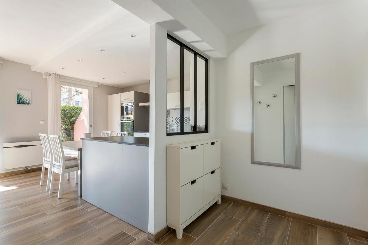 Suite Granges En Rez-De-Jardin Pour 4 Voyageurs Lyon Exterior photo