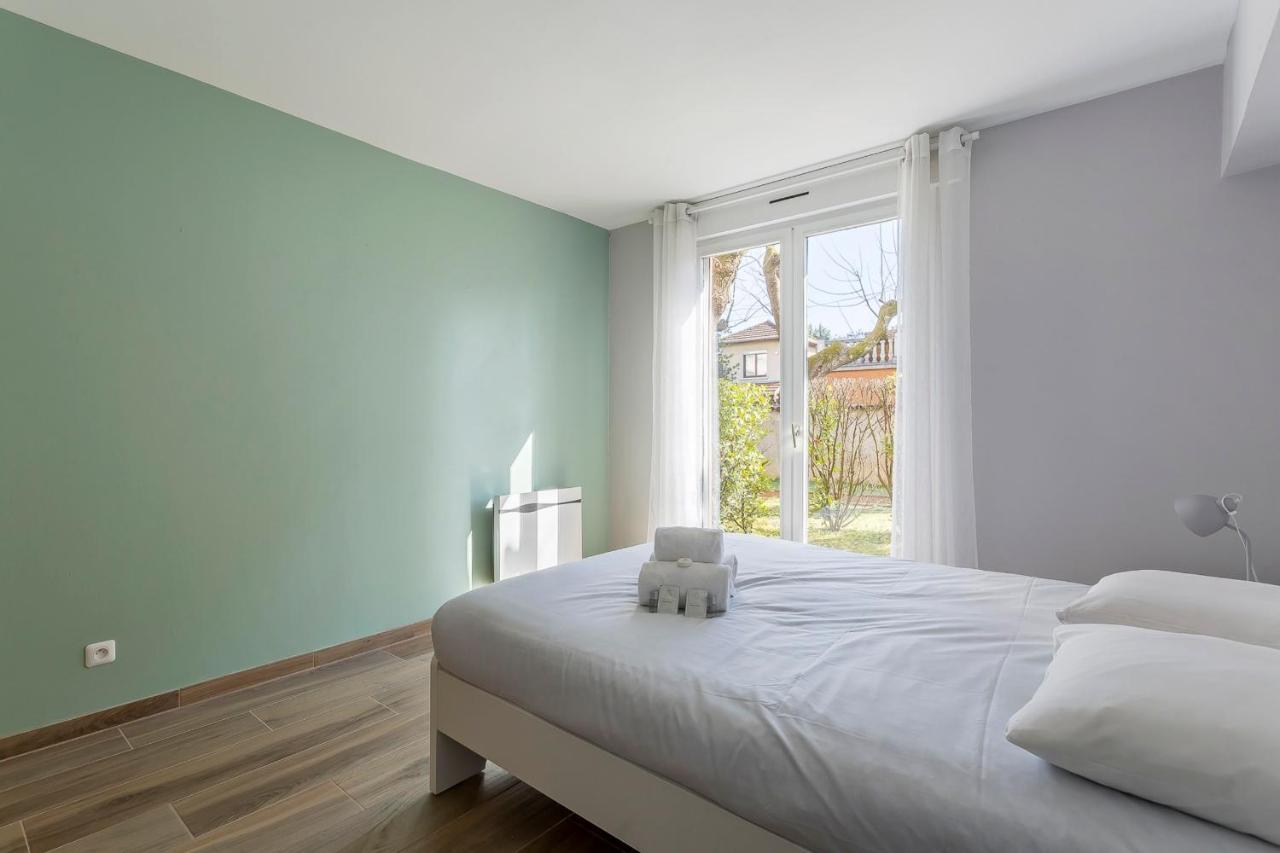 Suite Granges En Rez-De-Jardin Pour 4 Voyageurs Lyon Exterior photo