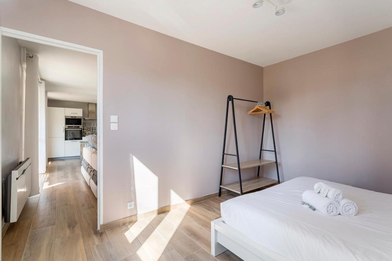 Suite Granges En Rez-De-Jardin Pour 4 Voyageurs Lyon Exterior photo