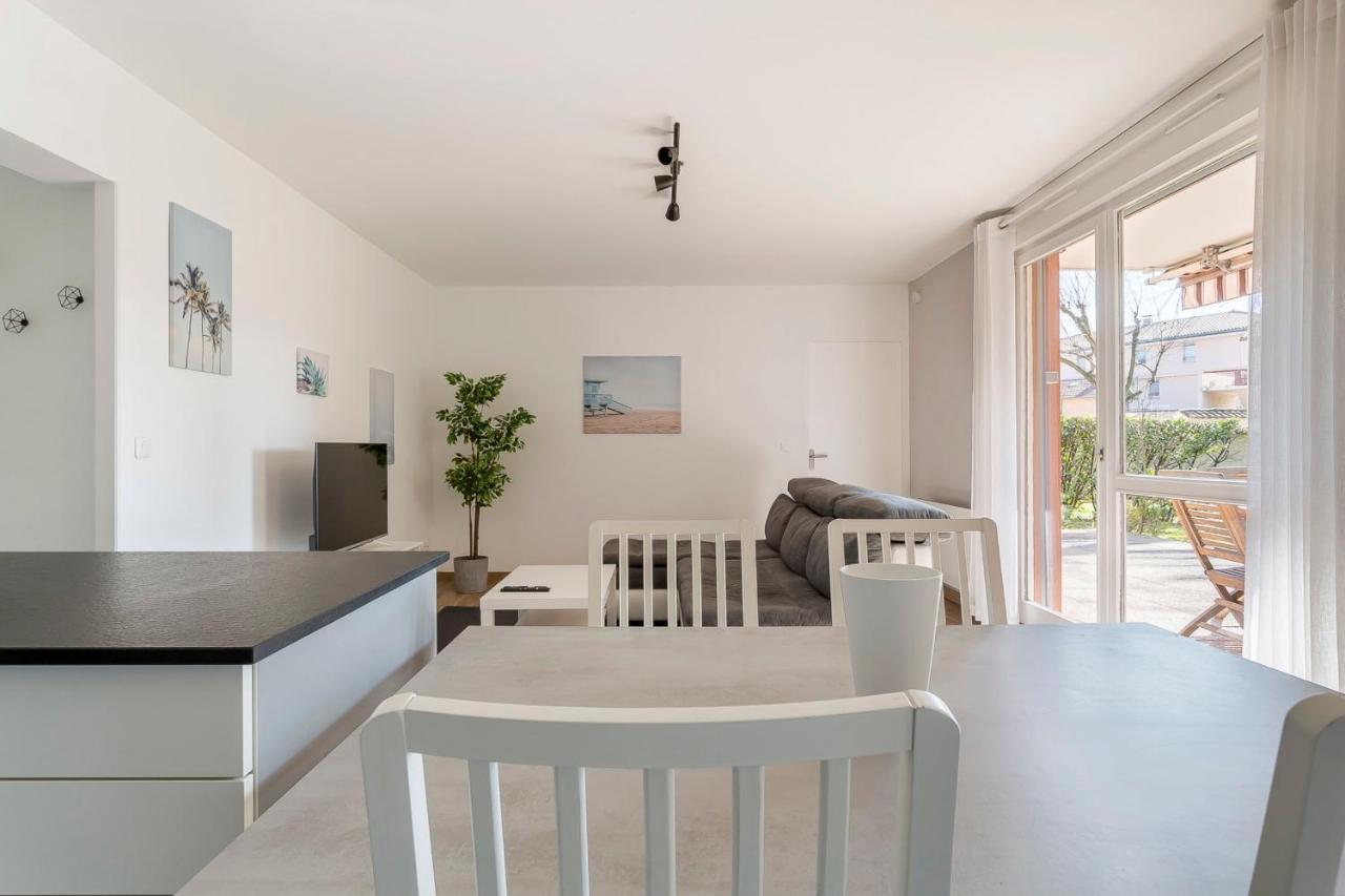 Suite Granges En Rez-De-Jardin Pour 4 Voyageurs Lyon Exterior photo