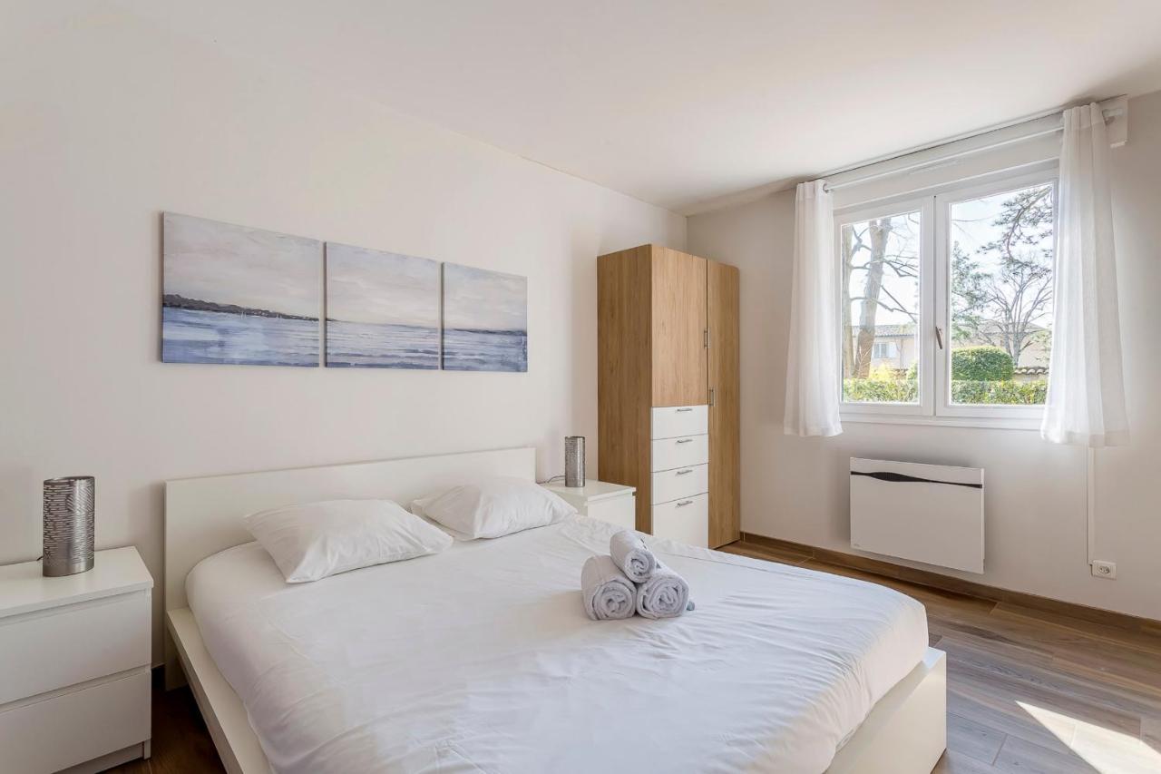 Suite Granges En Rez-De-Jardin Pour 4 Voyageurs Lyon Exterior photo