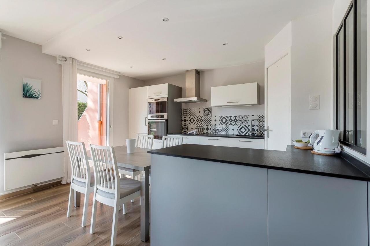 Suite Granges En Rez-De-Jardin Pour 4 Voyageurs Lyon Exterior photo
