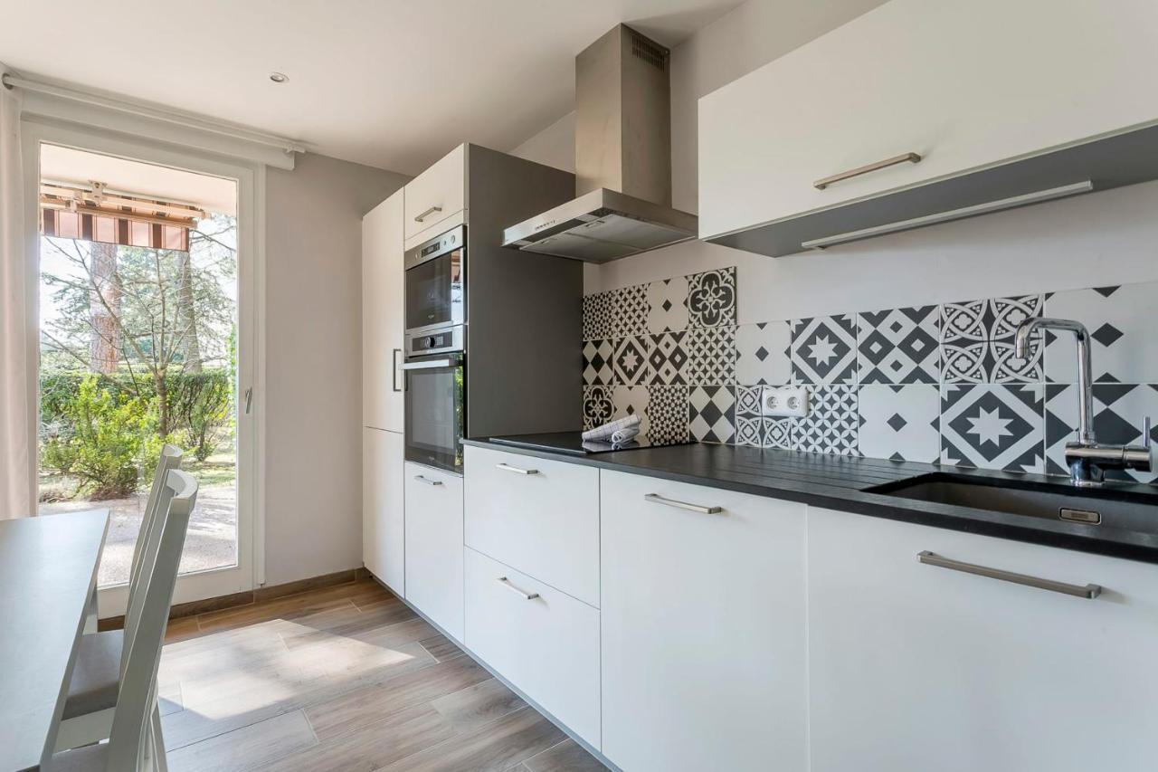Suite Granges En Rez-De-Jardin Pour 4 Voyageurs Lyon Exterior photo